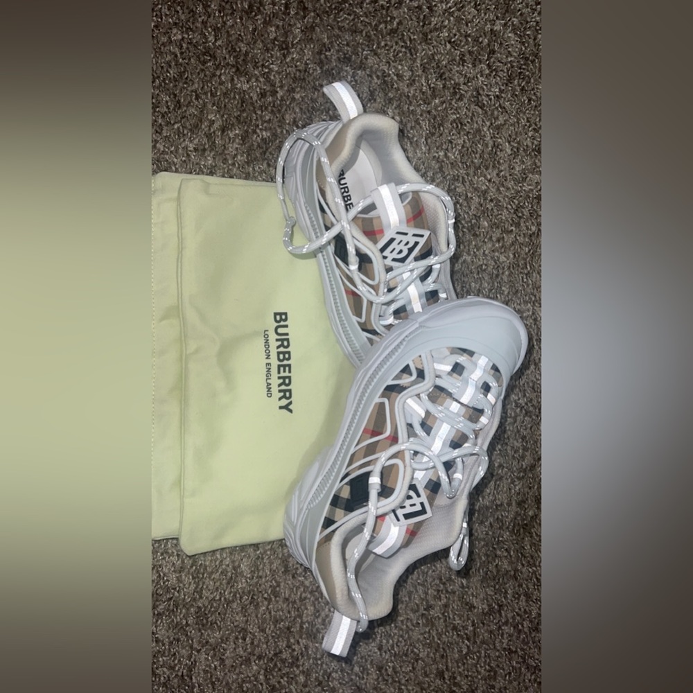 Burberry kids shoe